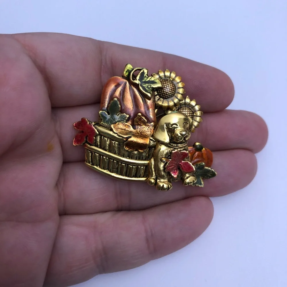 Kenneth Cole Fall Puppy Brooch‎